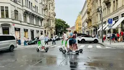 Kaldırım Kaosu: Prag, Elektrikli Scooterları Yasaklıyor